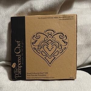 The Pampered Chef Decorative Heart Trivet Round up from the heart 2006 New